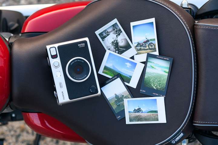愛車のバイクをチェキで撮る！「INSTAX mini Evo」のエフェクト