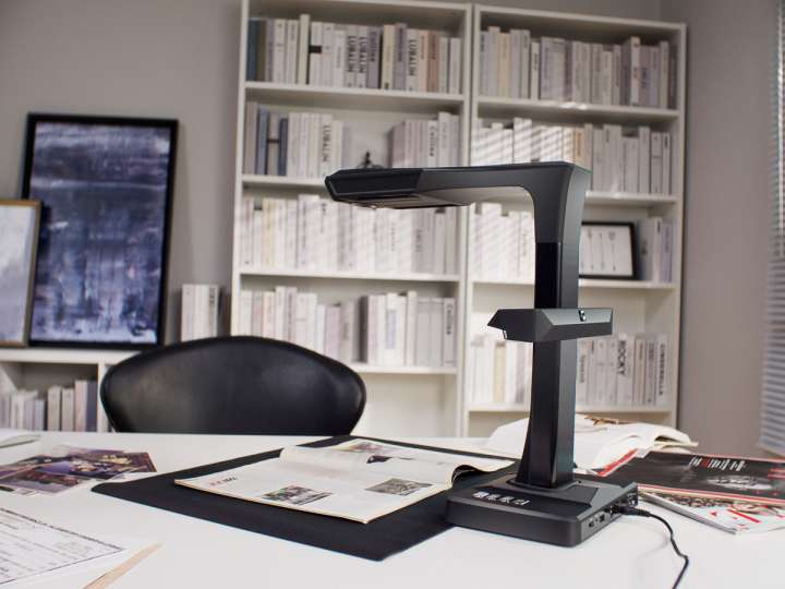 本の自炊はAIにおまかせ。見開き1秒で電子化できて歪みも補正する最強