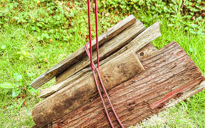 薪や荷物をまとめるのに超便利！5秒でできる「ひばり結び」の基本と応用 ｜ GoodsPress Web