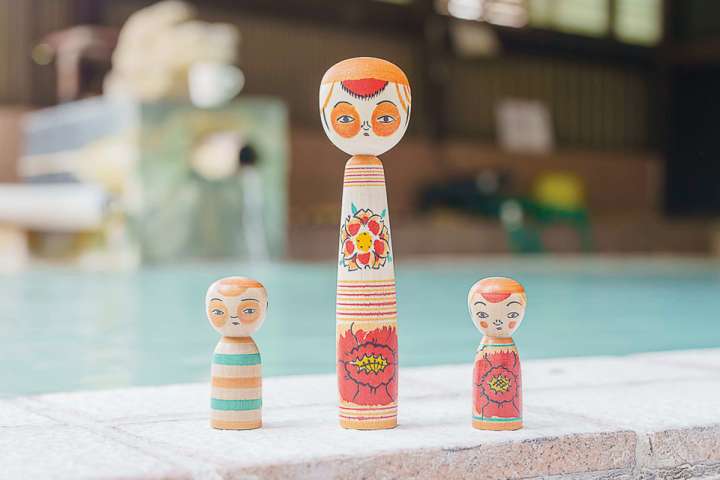 オレンジ色に彩った「中ノ沢系こけし」など、ビームスジャパンで福島県