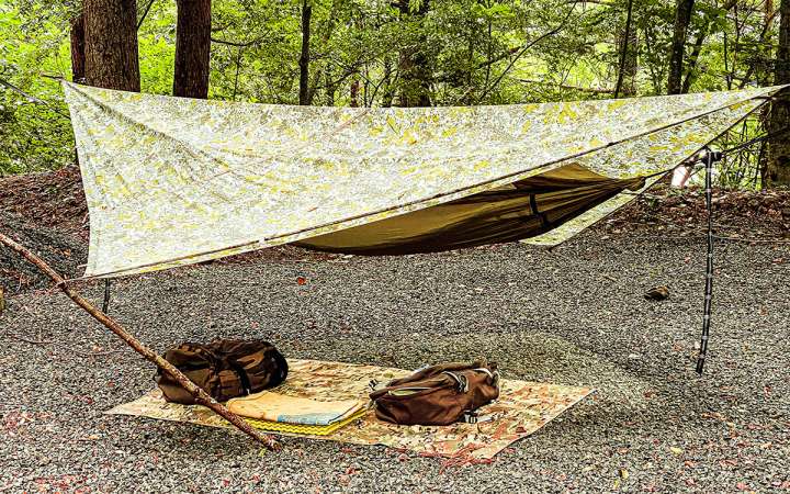 A lightweight and compact hammock set up quickly, perfect for beginners to practice setting up and relaxing in.