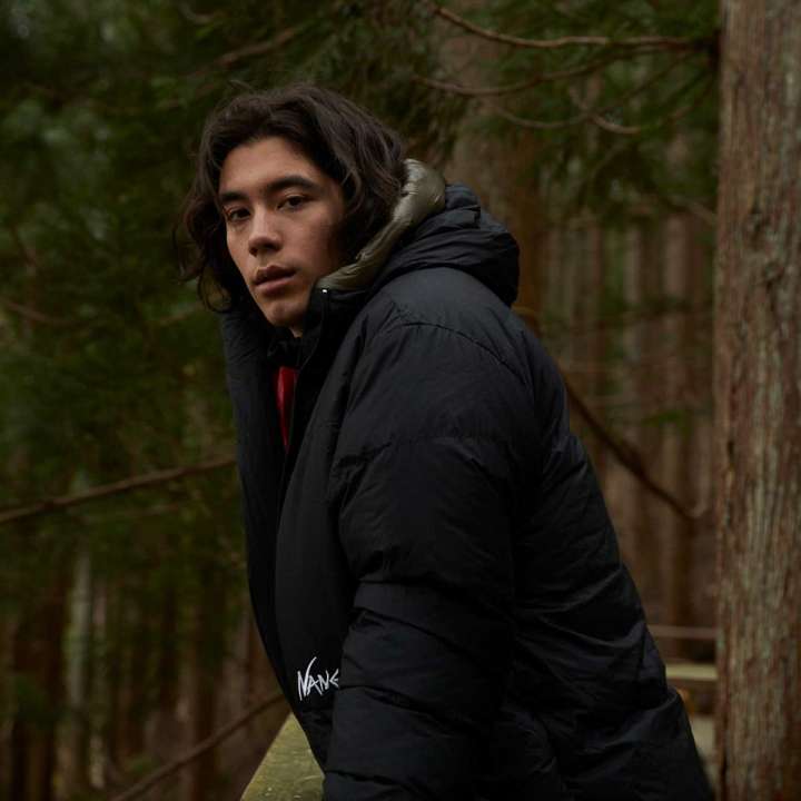 770フィルパワーの圧倒的な温かさを誇るナンガのハイスペックダウンが