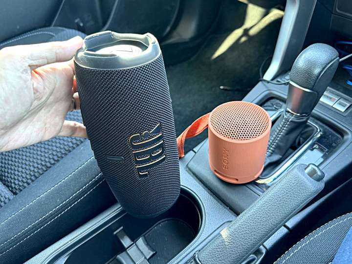 年末年始の長時間ドライブにBluetoothスピーカーを車載はアリ