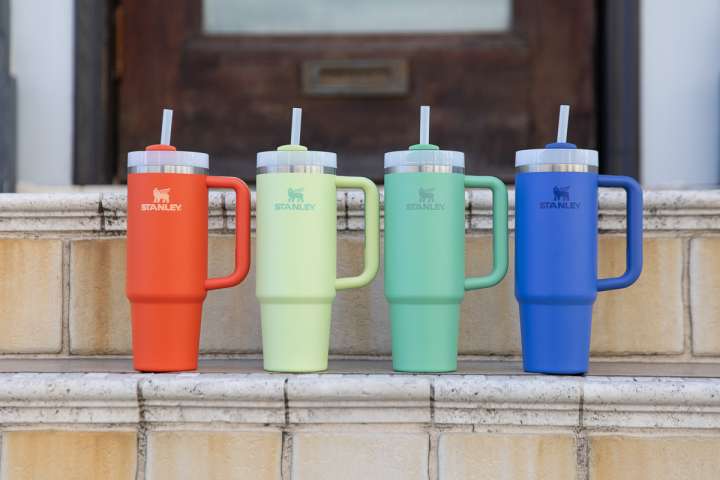 海外で爆発的人気を誇るスタンレー「クエンチャー」シリーズにポップな