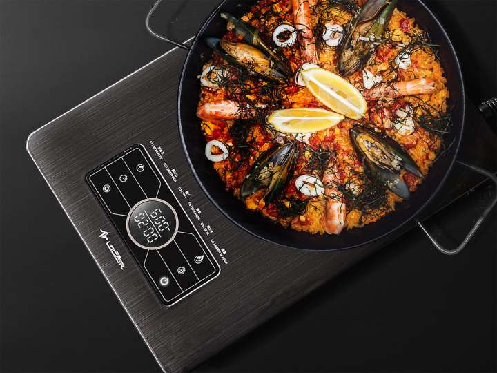 IHっぽいけど、どんな素材の鍋でもフライパンでもOK！その秘密は超伝導