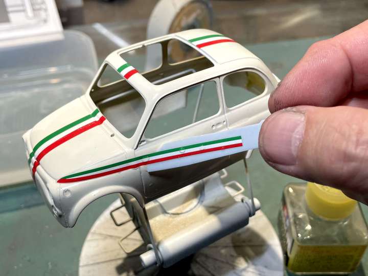 曲面にデカールを貼る時の注意点と便利アイテム【達人のプラモ術