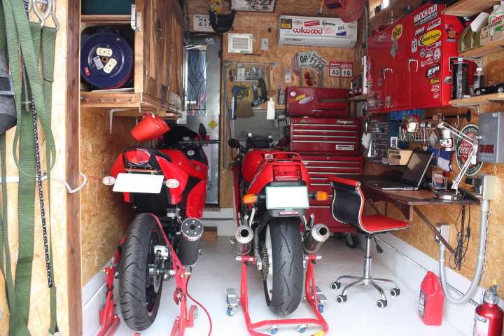 バイク好き夫婦がDIYで築いた二人の夢空間【狭小秘密基地拝見 