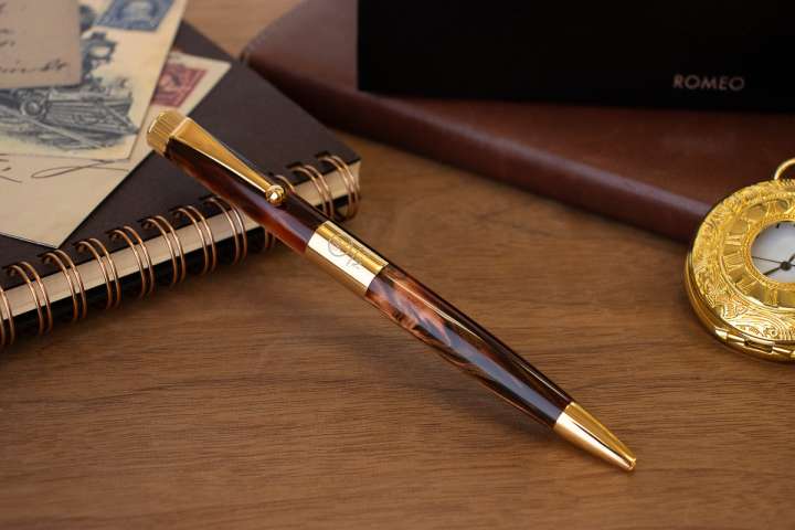 (廃盤) ROMEO ボールペン マーブル模様　箱付き ゴールドとマーブル模様がエレガント。ROMEOの高級ボールペンで新生活