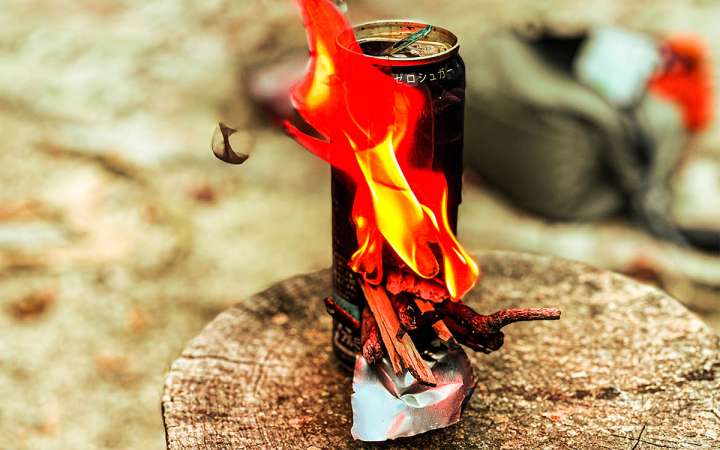 空き缶 空き缶つぶし機 空き缶つぶし器 缶潰し スプレー缶 ガス抜き アルミ缶