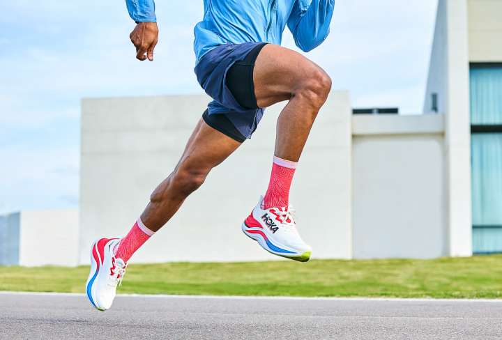 HOKA新作ランニングシューズ「SKYWARD X」は抜群の推進力を