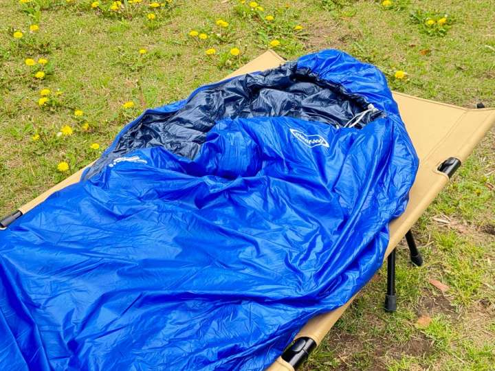半年使って実感。モンベルが発明した寝袋は縫い目がないのに窮屈