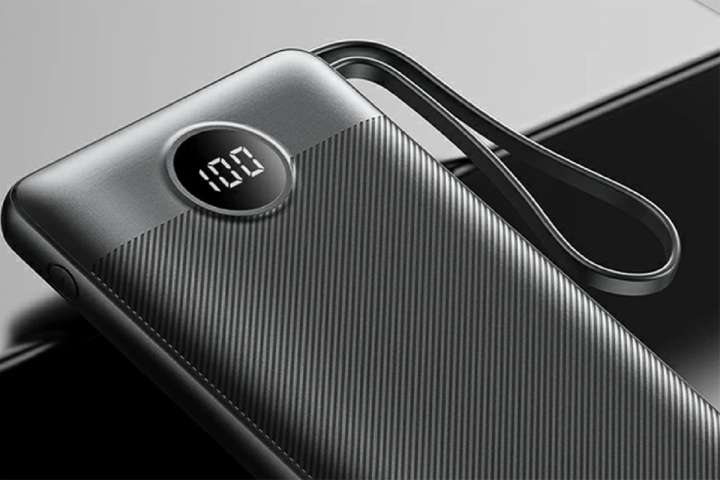 端子違いのケーブル4本内蔵20000mAhモバイルバッテリーってなんかスゴ