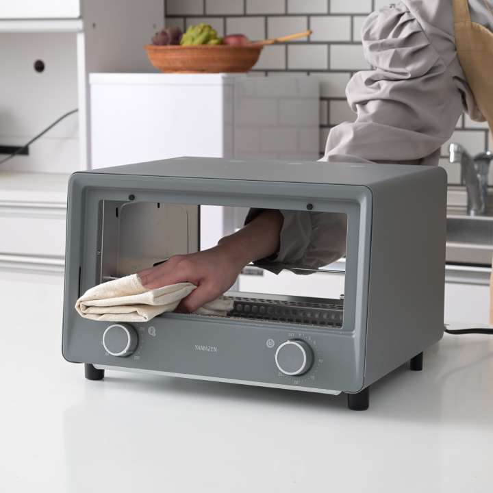 山善の新作「スチームオープントースター」は背面がガバッと開くので隅