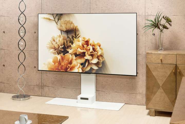 電動昇降テレビスタンド「e-RIZE」はロボット掃除機が走れるくらい薄い