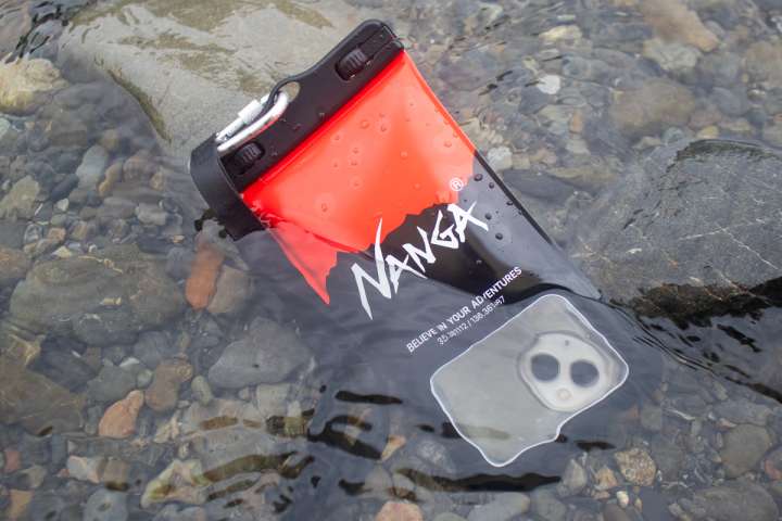 るび様 防水スマホポーチ ナンガで見つけた防水スマホポーチが優秀！水中で操作できるし現金が
