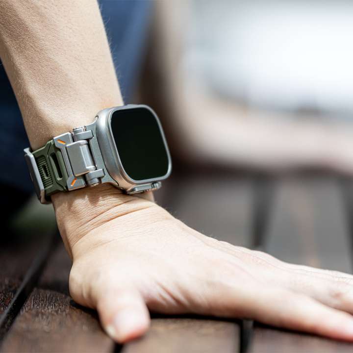 Apple Watchをタフに演出。メカ感満載の交換用バンドがシンプルに