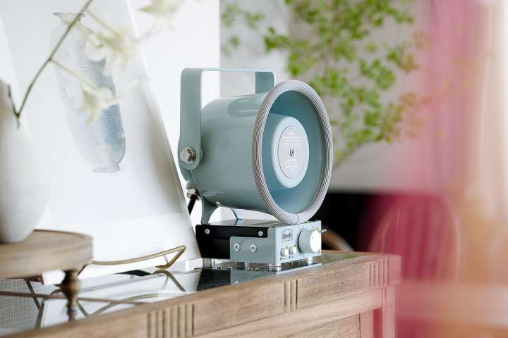 レトロな見た目と音がたまらん！専業メーカーが作る拡声器オーディオに