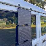 Anker「Anker Solix PS30 Portable Solar Panel」はIP65の防塵・防水性能で屋外でも安心して使えます。