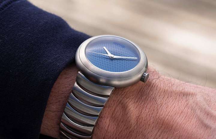 アイクポッド30周年モデルはスイスメイドの機械式！UFO型デザインも