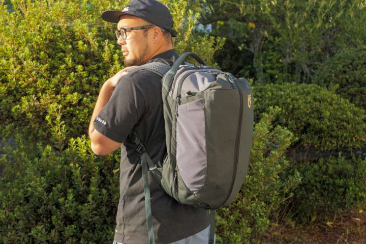 大容量フロントポケットのバックパックが便利すぎる！ビジネス、出張