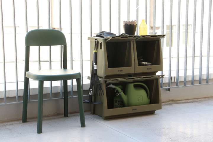 値下げ　　古道具　棚　スモークグリーン 重ねて使える！THORのコンテナボックスが前開きで棚に変身