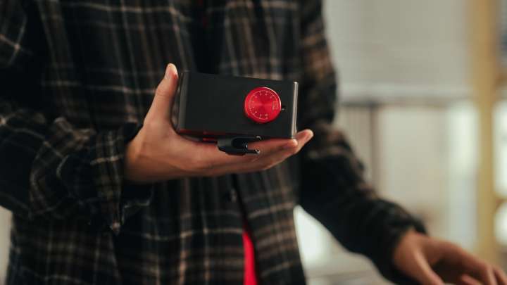 模型塗装用エアブラシのコンプレッサーが手のひらサイズに！でも