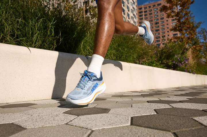 HOKAの人気厚底スニーカー「BONDI」も9代目に！ウォークもランも快適