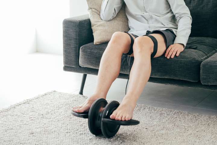 座りながら、寝ながらで正月太りを解消！ 手軽に健康増進できる