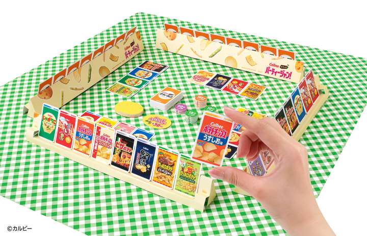 カルビーの人気スナックがカードゲームに!?好きな菓子デザインを集