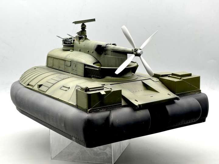 エンジンと銃座を製作後、収まるようにフィギュアを改造【達人の