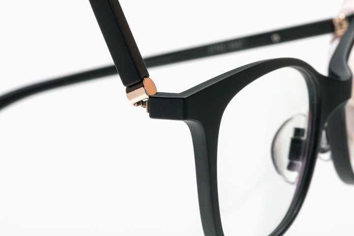 メガネは繊細に扱うもの