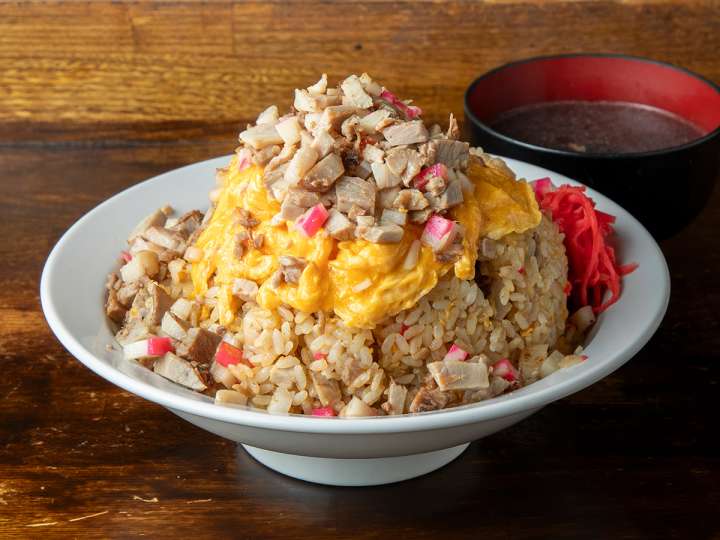チャーシューがゴロッゴロ！ 中華屋啓ちゃんの「オムチャーハン