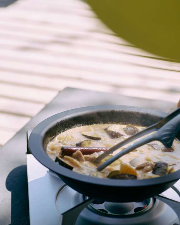 火にかけて、そのまま出せて、しかも軽い。外ごはんが一気におしゃれに