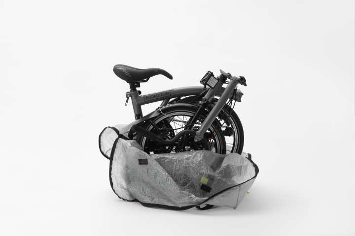 どこへでも行ける」を現実に。ダイニーマ製超軽量サイクルギアが自転車