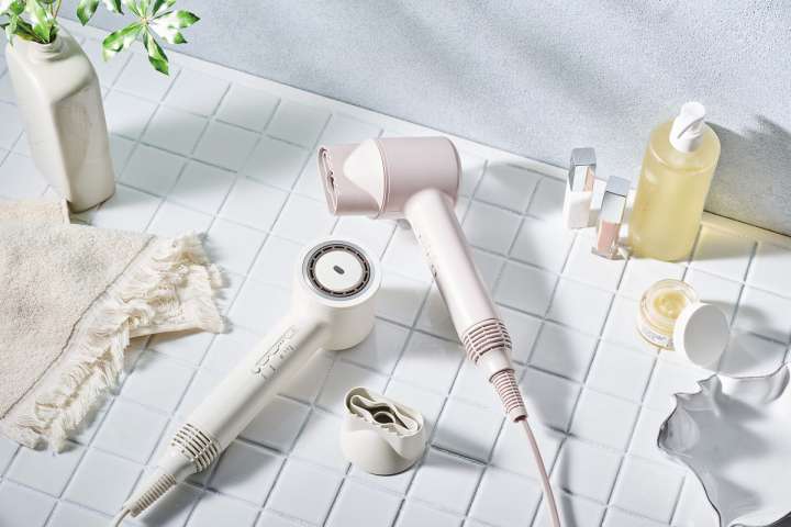 乾かしながらヘアセット完了!? フェスティノの新型ドライヤーは