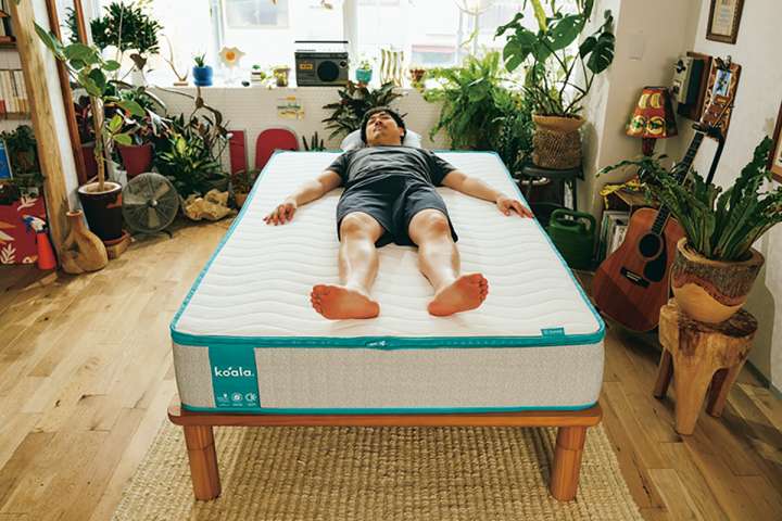 寝苦しい熱帯夜もこれで解決！「コアラマットレスPLUS」でひんやり
