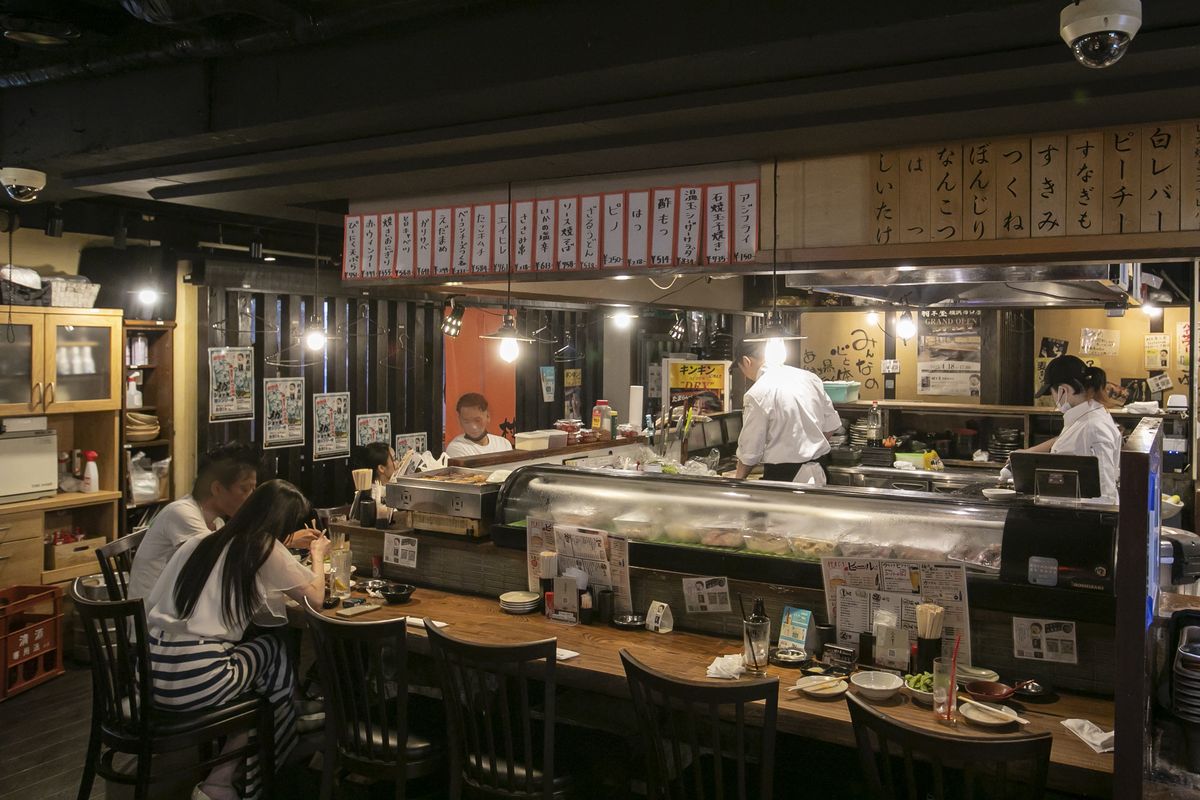 焼きそば5玉の定食で1200円!? 村木屋 横浜本店のランチが激安＆メガ盛りですごいことになっていた！