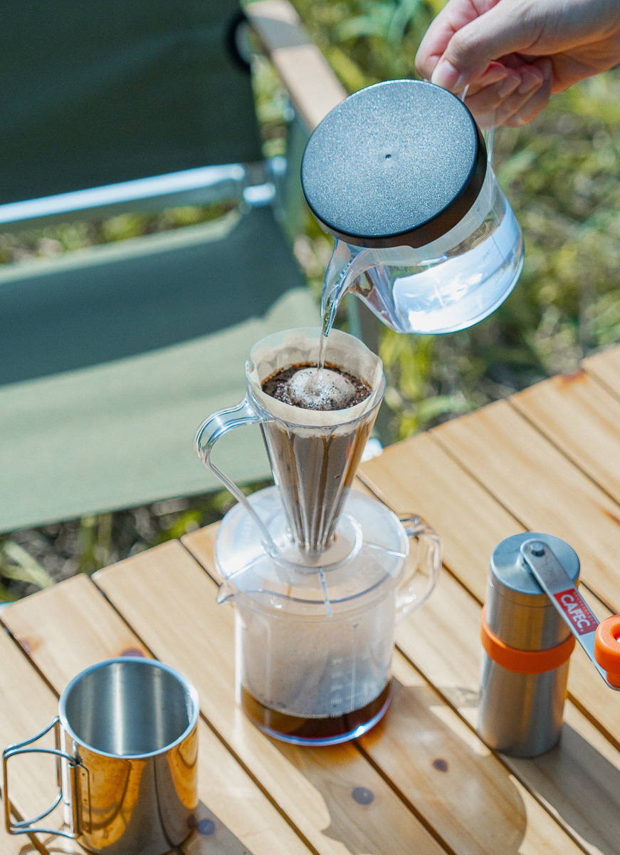 プラ製なのに極細注湯。「ドリップケトルOSMO」で家コーヒーが変わる