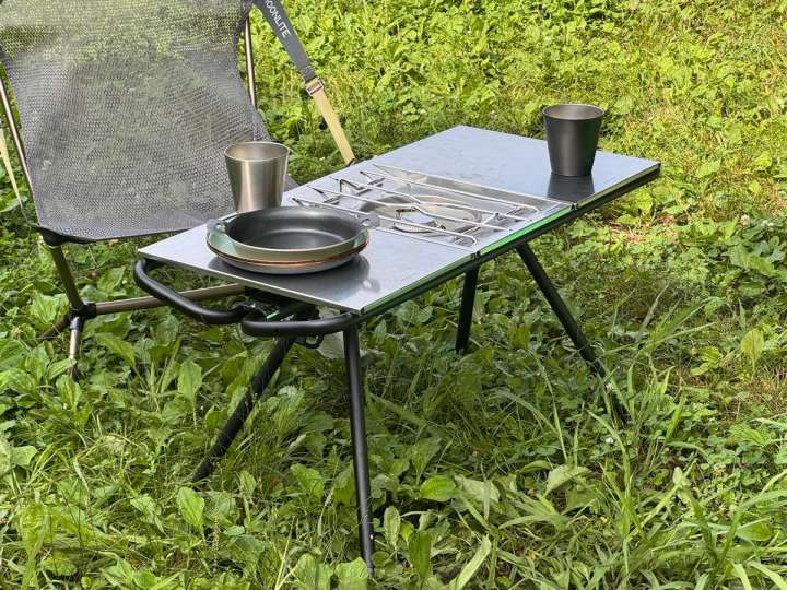 IGTにもサイドテーブルにも！高さも向きも自由自在な