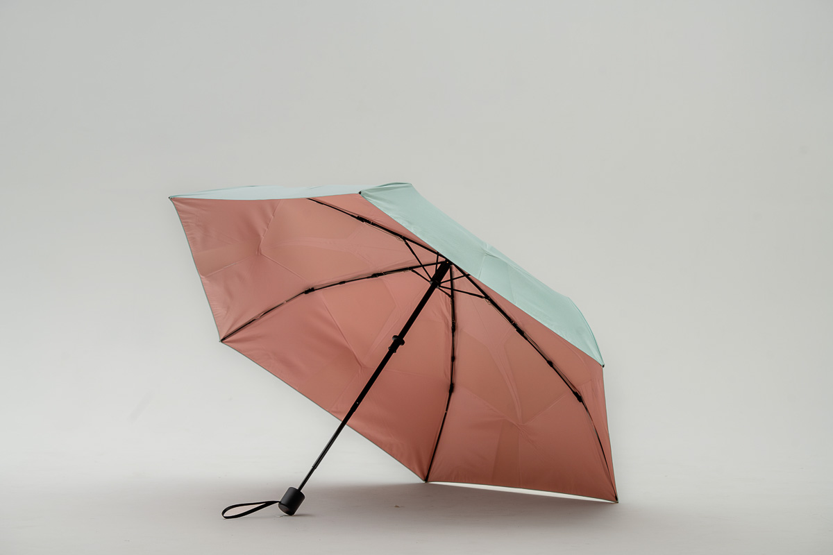 遮光99.9%、スリム、3秒で収納、撥水バッチリ。日々持ち歩きやすいスマート晴雨兼用傘