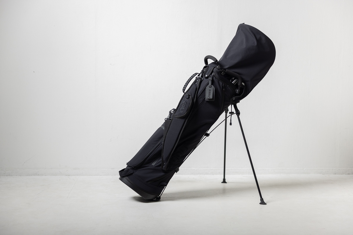 らしくないミニマルさがイイ！ゴールドウインのゴルフウエアブランド「& GOLF」のキャディバッグに注目！
