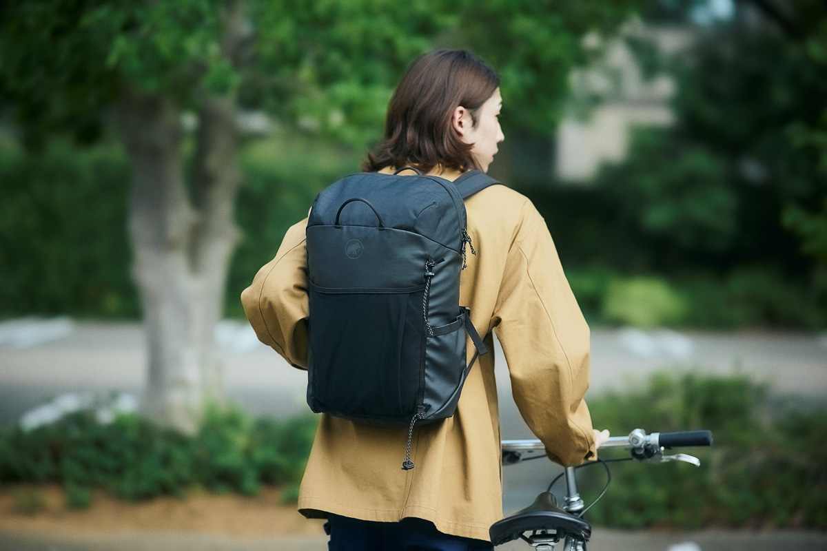 山で鍛えたタフネス性をタウンでも。軽くて強いマムートの新バックパック＆ウエア