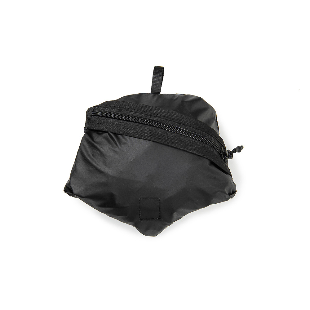手のひらサイズで15L収納!? 155gのZEROGRAM超軽量パッカブルデイパック