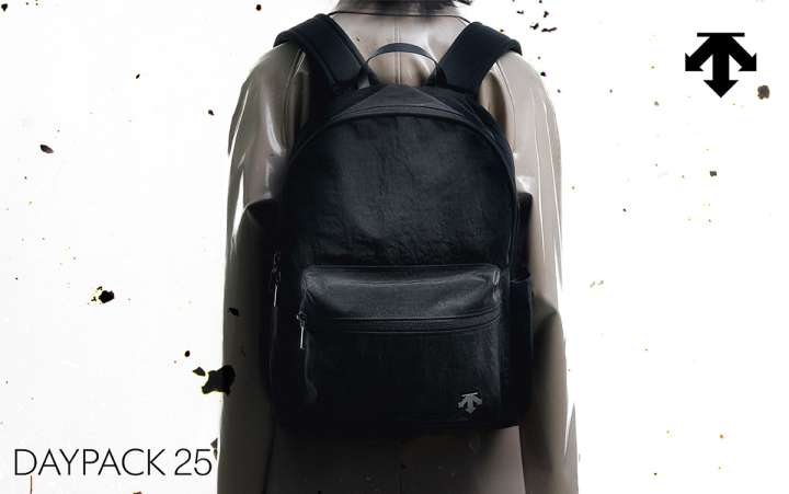 バッグ DESCENTE ALLTERRAIN DAYPACK 25 シンプルゆえに使いやすい！デサント新バッグシリーズは日常から旅まで