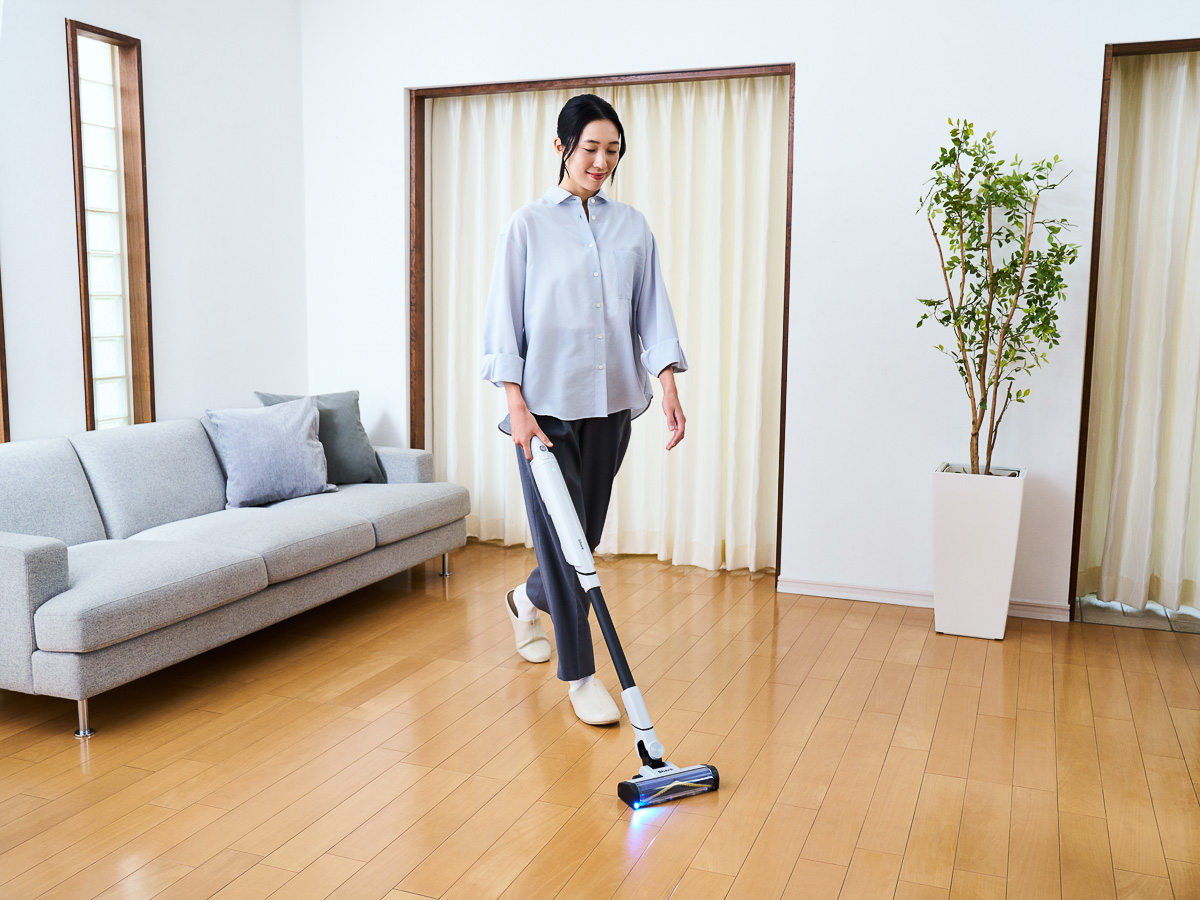 シャーク史上、最軽量で最高クラス！引いても吸引する360°ノズルで掃除の効率大幅アップ