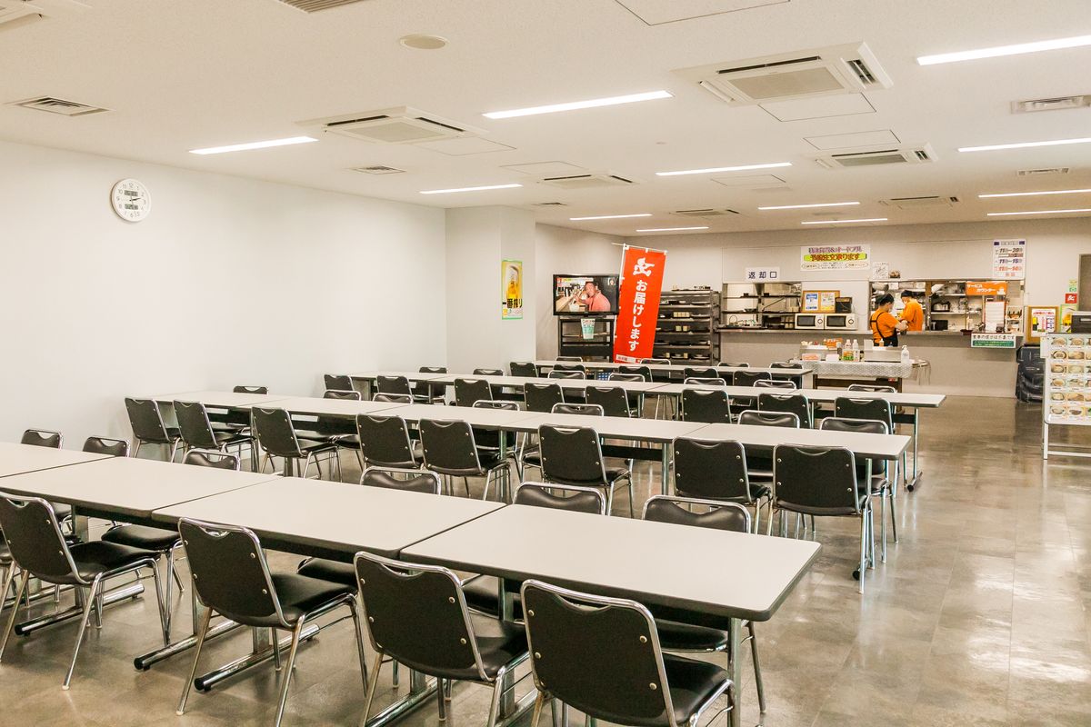 1.3kg超え！ どん八食堂 東扇島店でカツ丼×カレーの「にこいち丼大盛」を食べてきた
