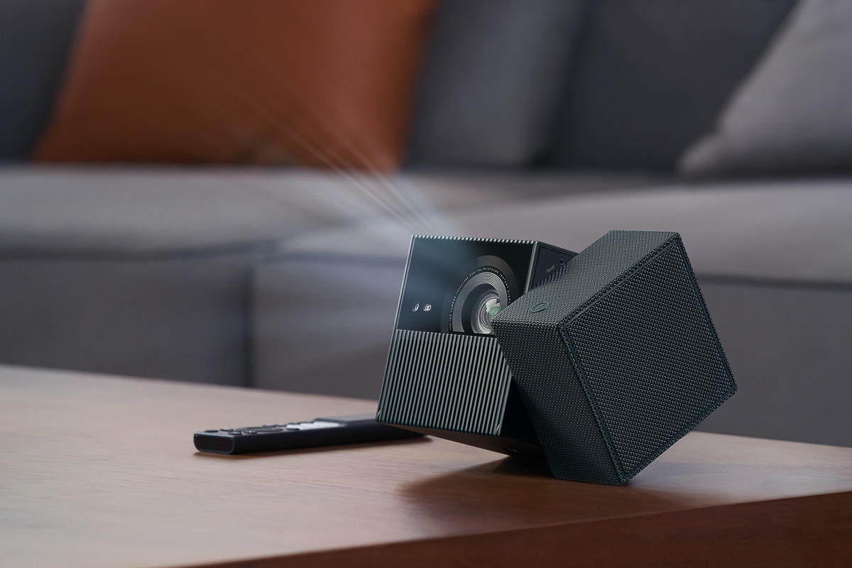 手のひらサイズのプロジェクター「PocketTheater」PT2-1601RS Amazon | その他 〔中古品〕 PocketTheater PT2-1601RS | A