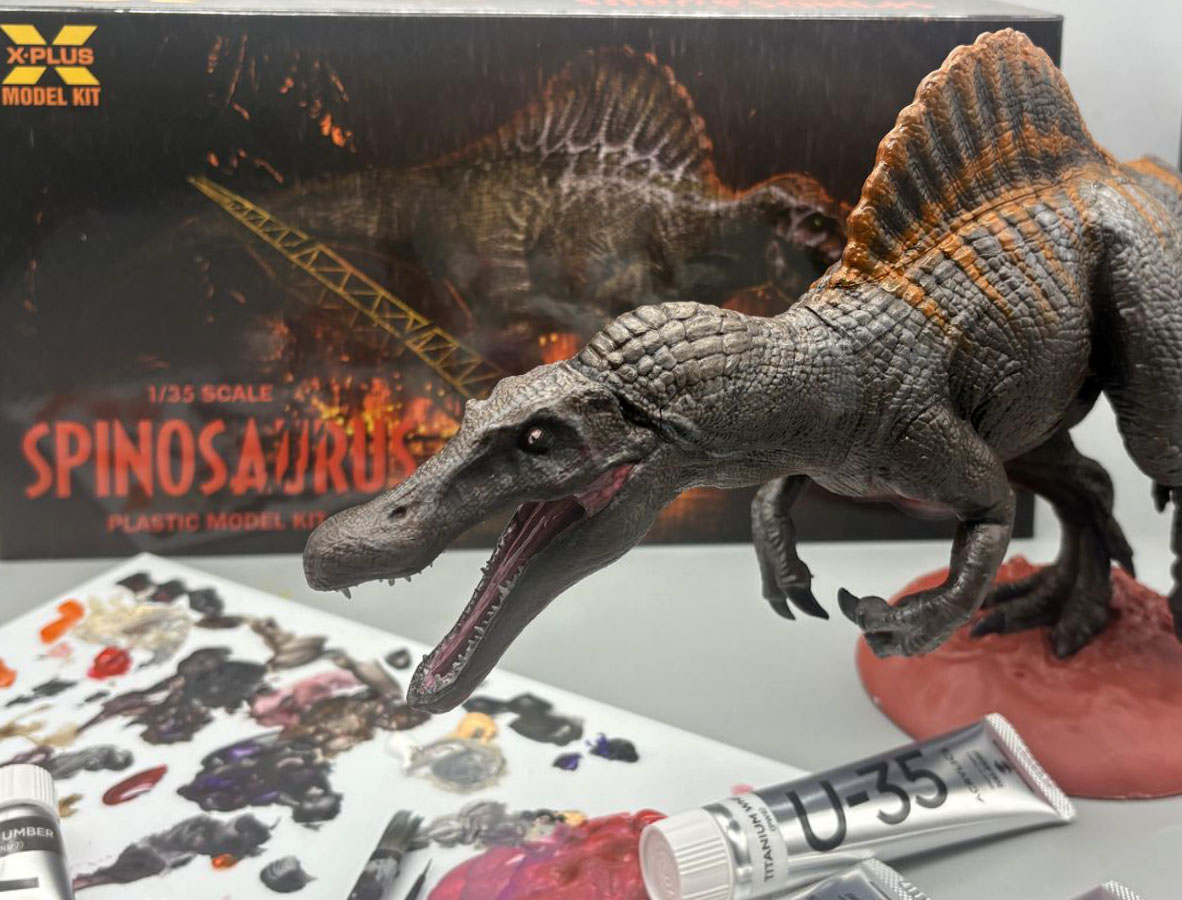 絵画用のアクリル絵の具を筆塗りして生物の質感を再現【ジュラシック・パークIII スピノサウルス 】