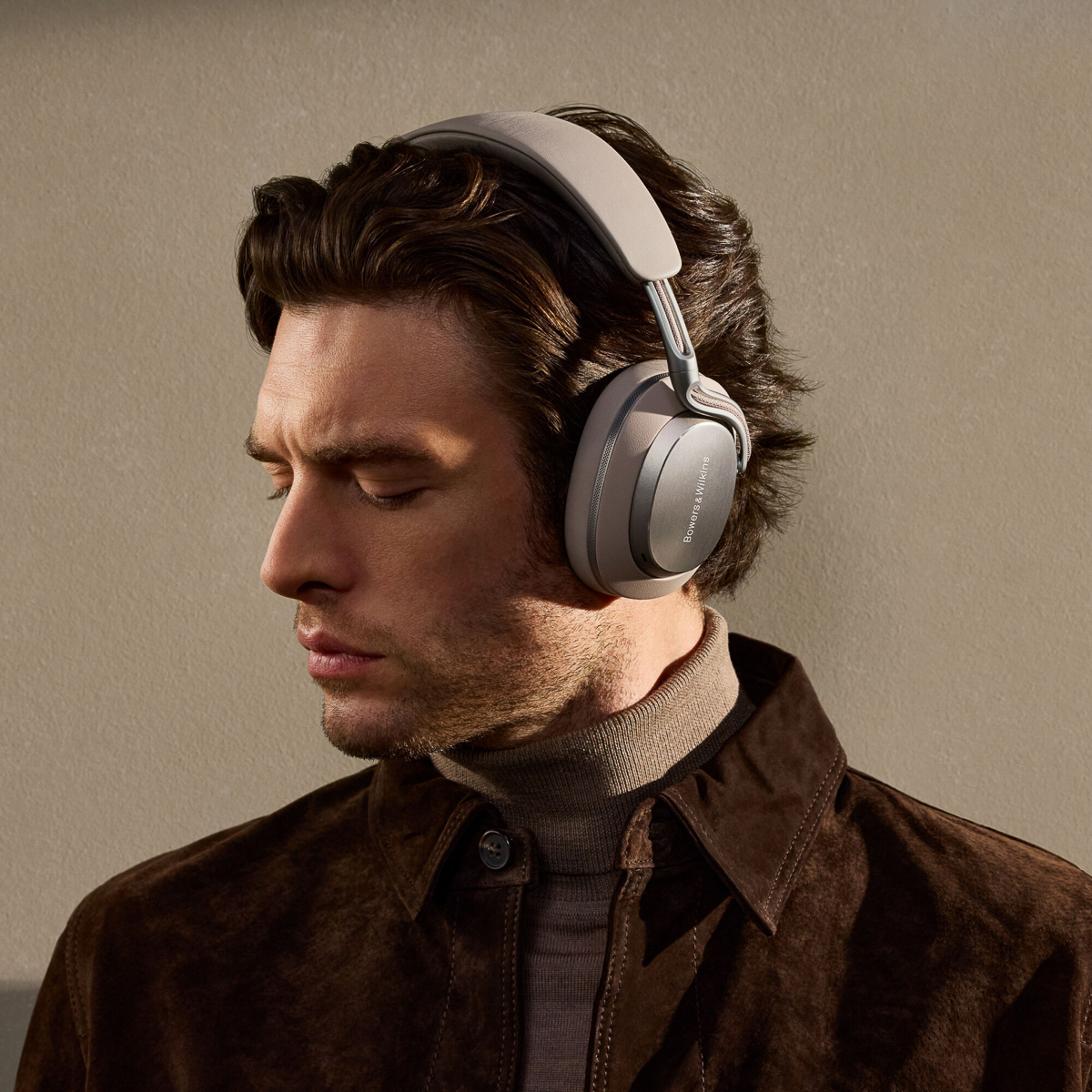 これぞプレミアムヘッドホン。Bowers & Wilkins「Px8 S2」で良い音と良いモノを身に着けよう