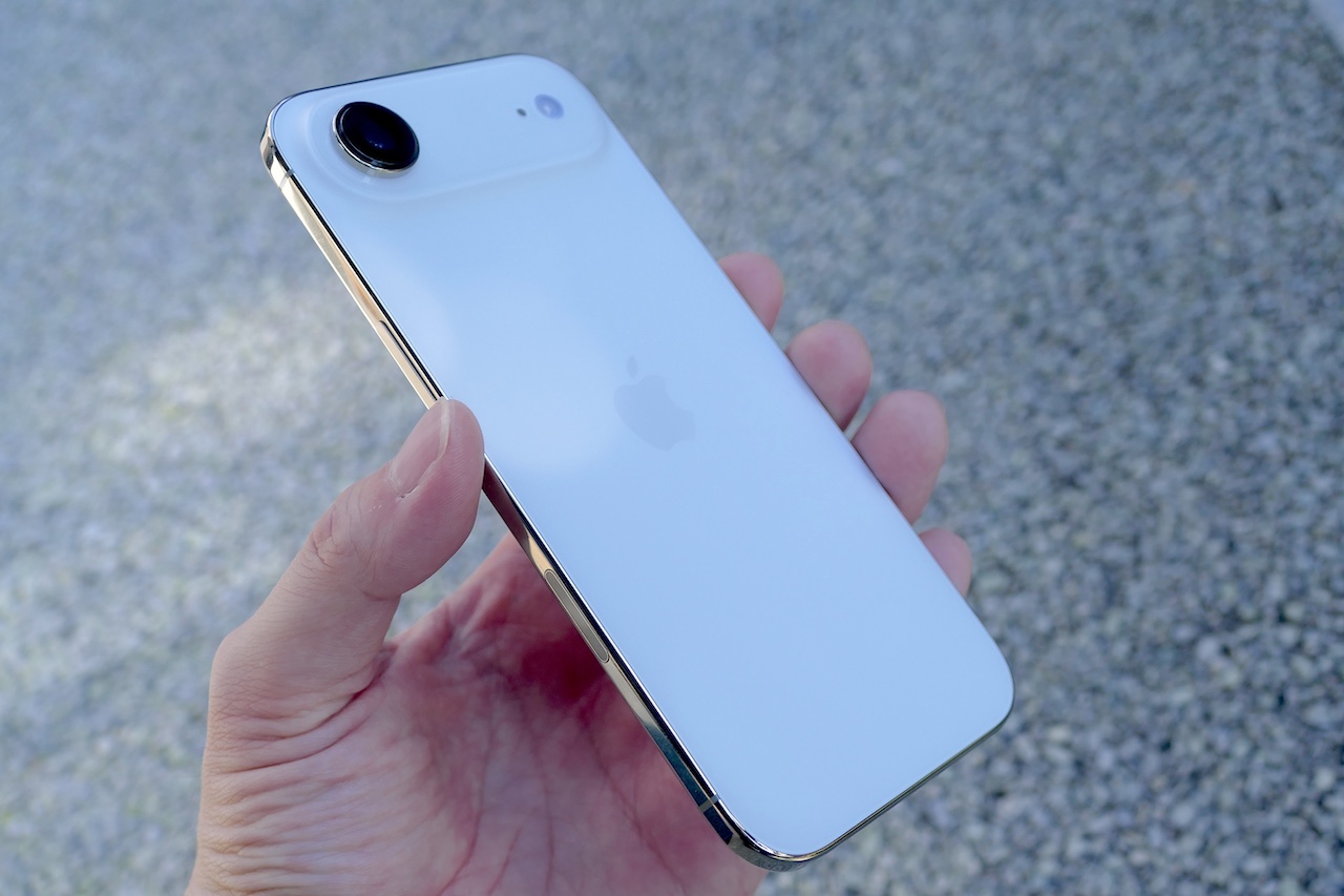 「iPhone Air」って薄いだけ？カメラは？どんな人に向いてる？使って分かる個性をレポート